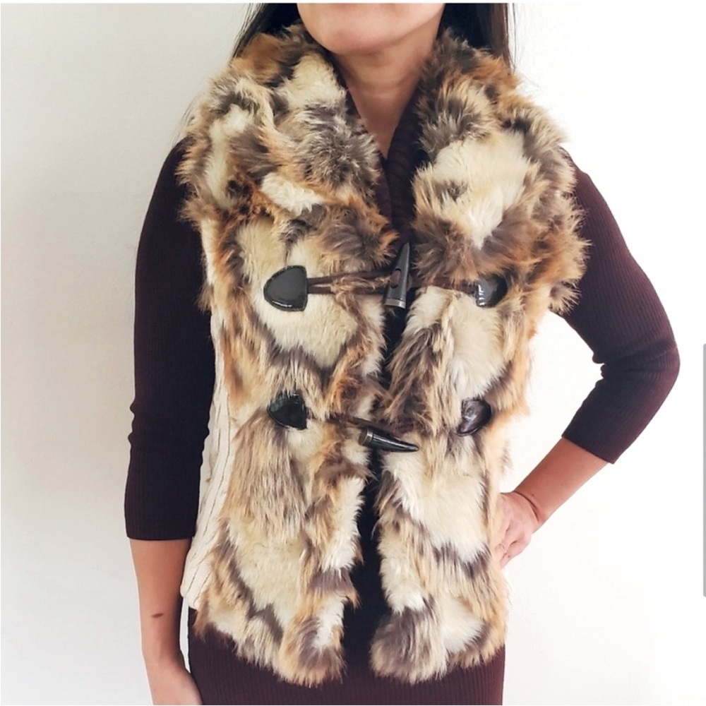 Guess cream faux fur sweater vest sz medium